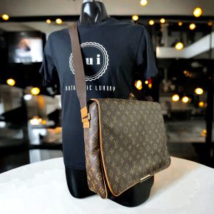 LOUIS VUITTON Monogram Mens Laptop Shoulder Messenger