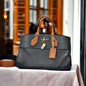 LOUIS VUITTON City Steamer Black Leather Shoulder Handbag