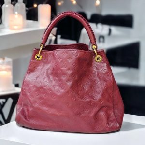 LOUIS VUITTON Artsy MM Red LV Leather Empreinte