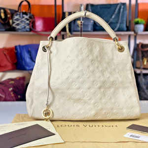 LOUIS VUITTON Artsy MM Empreinte Neige White Tote Monogram