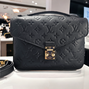LOUIS VUITTON Metis Pochette Black Crossbody Monogram Empreinte Leather Handbag