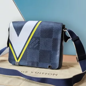 LOUIS VUITTON  10" Mens Authentic Damier  Messenger Crossbody Shoulder Bag