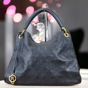 LOUIS VUITTON Authentic Artsy MM Empreinte Leather Shoulder Hobo Tote Dark Blue
