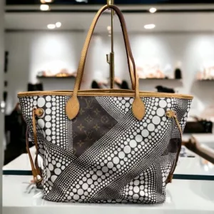 LOUIS VUITTON NEVERFULL MM Yayoi Kusama X Limited Edition Wave Monogram Tote Bag