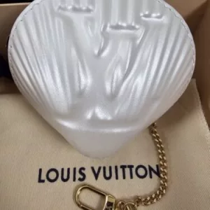 LOUIS VUITTON 100% AUTHENTIC Clam Pearl Shell Coin Purse With Strap Leather NEW